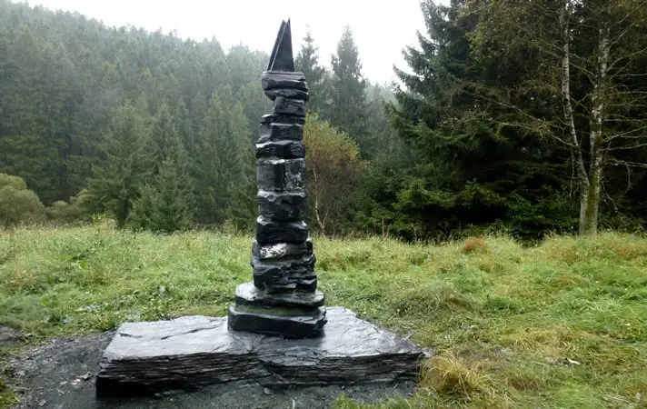 Skulpturenpfad - Schiefertanne